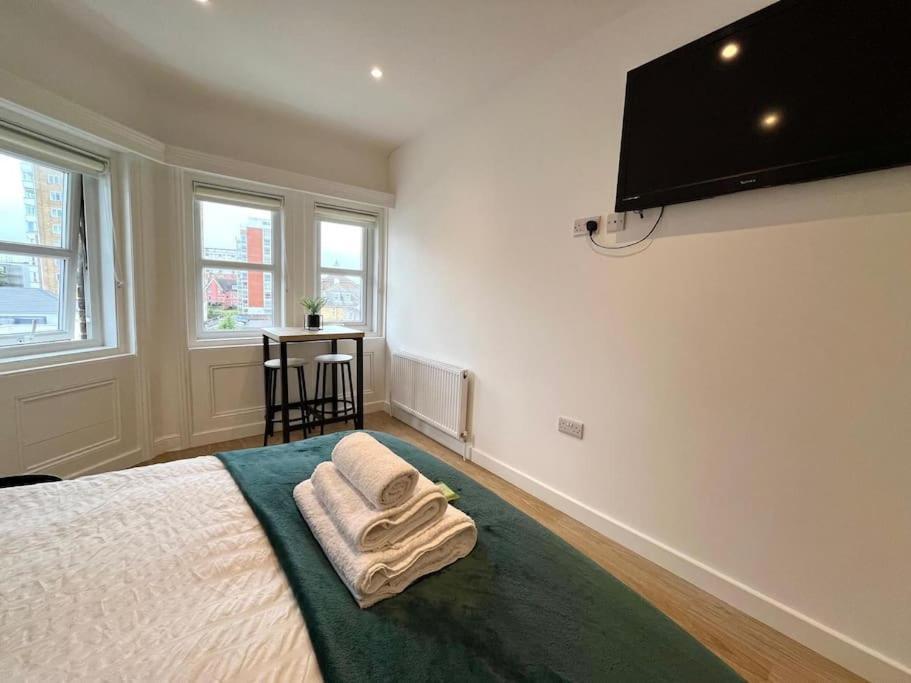 310, The Kove, West Hill Road Apartment Bournemouth Bagian luar foto