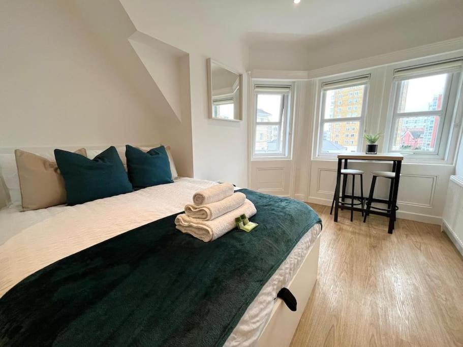 310, The Kove, West Hill Road Apartment Bournemouth Bagian luar foto